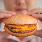 Esperti: "Si muore più per cattiva nutrizione che per mix fumo droga e alcol"