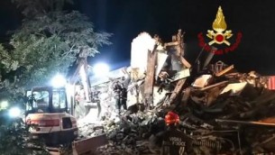 Esplosione in palazzina a Ferrara, un morto e un disperso - Video