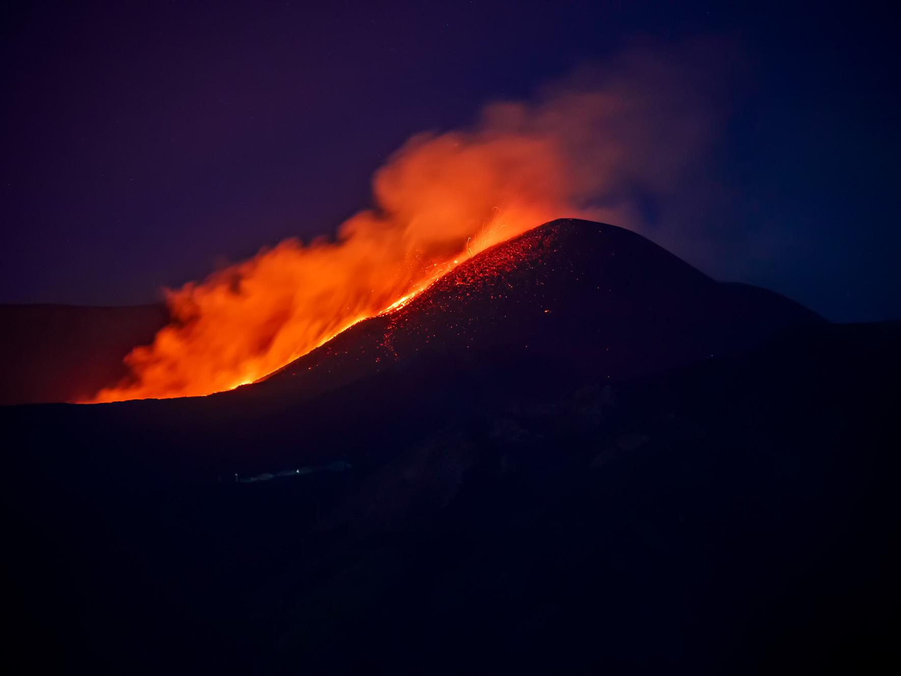 Etna, eruzione: attività esplosiva con forti boati