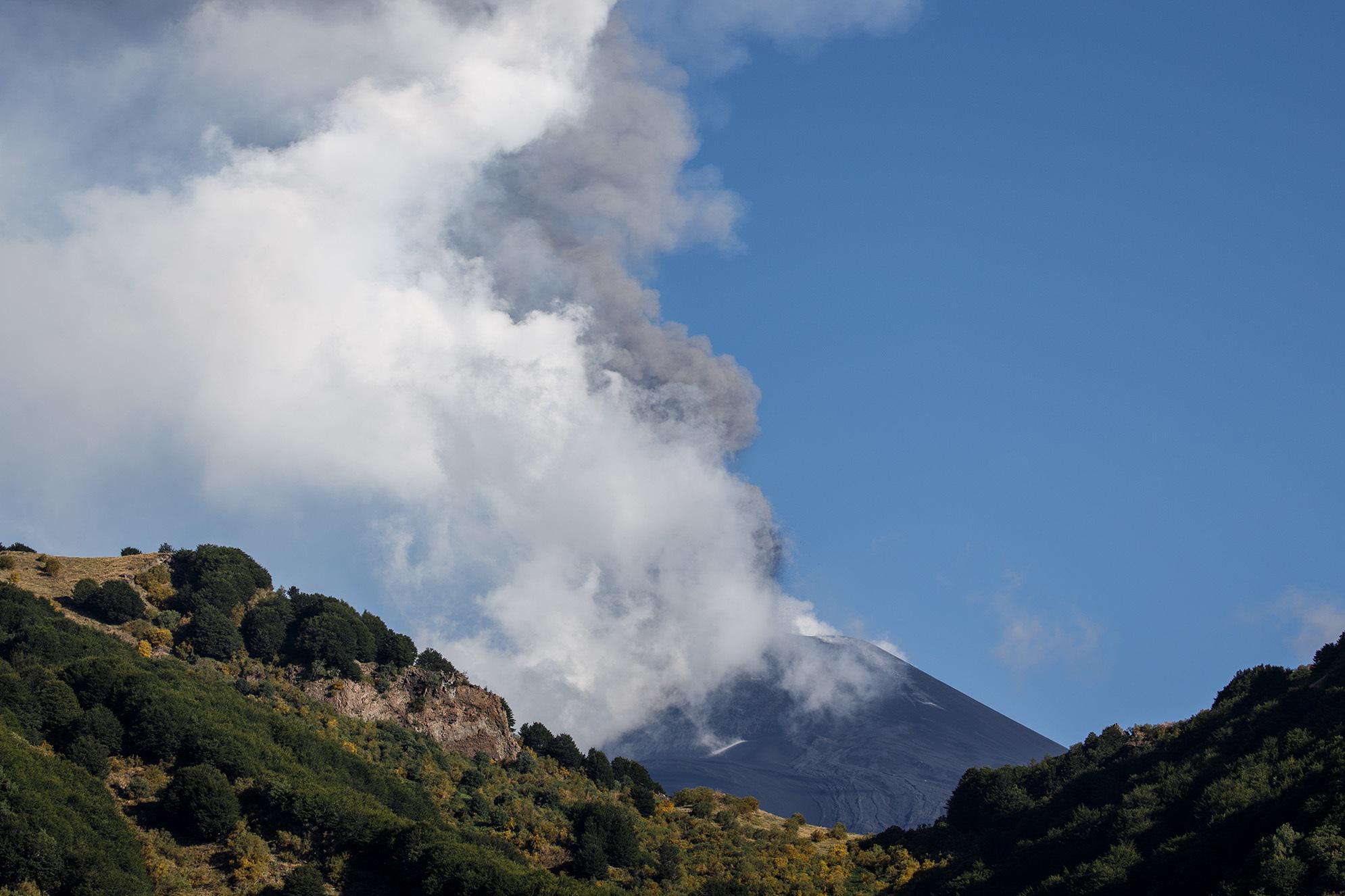 Etna, oggi attività esplosiva da cratere sud-est