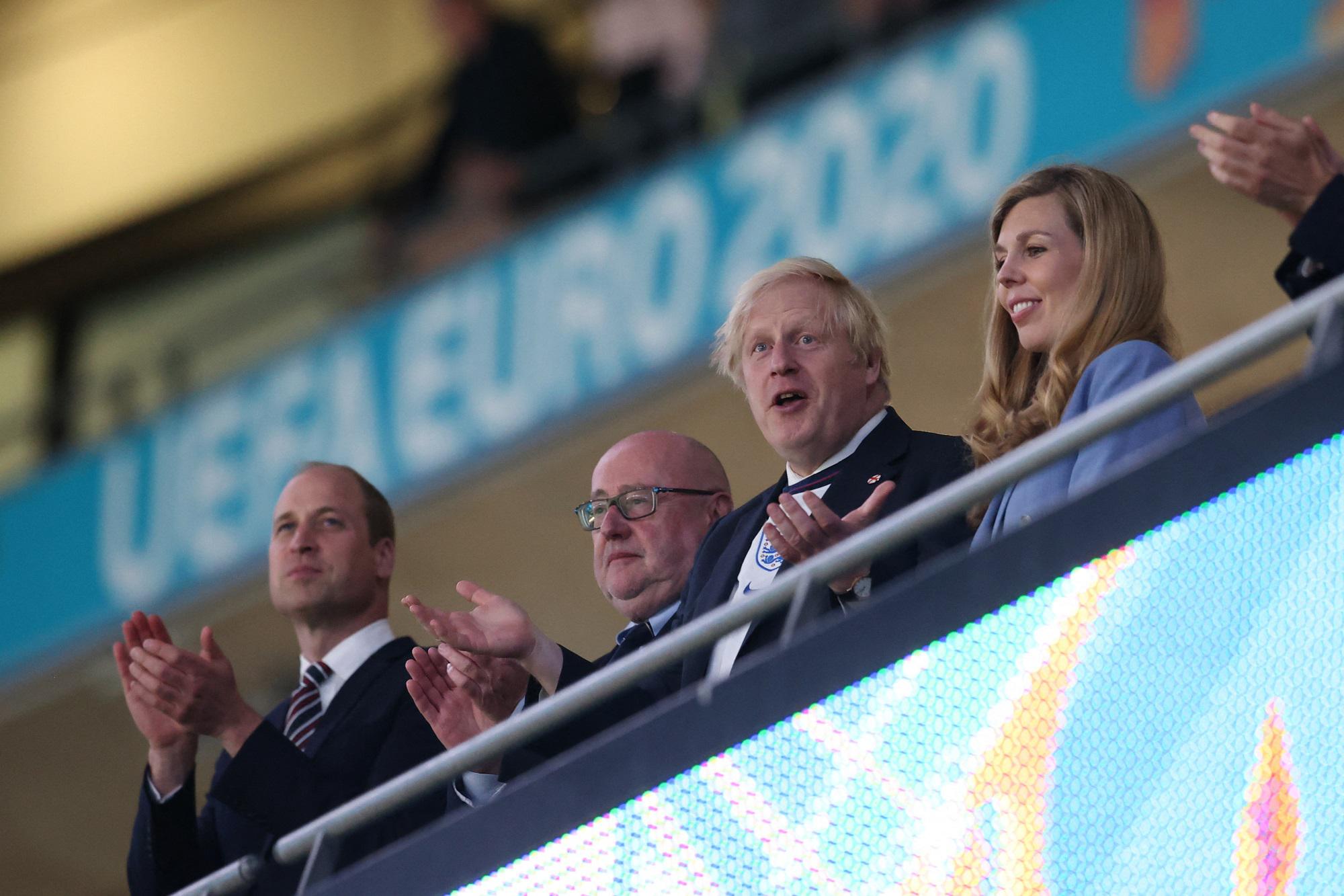 Euro 2020, gli auguri dei reali e di Johnson all'Inghilterra: "Portate a casa la coppa"