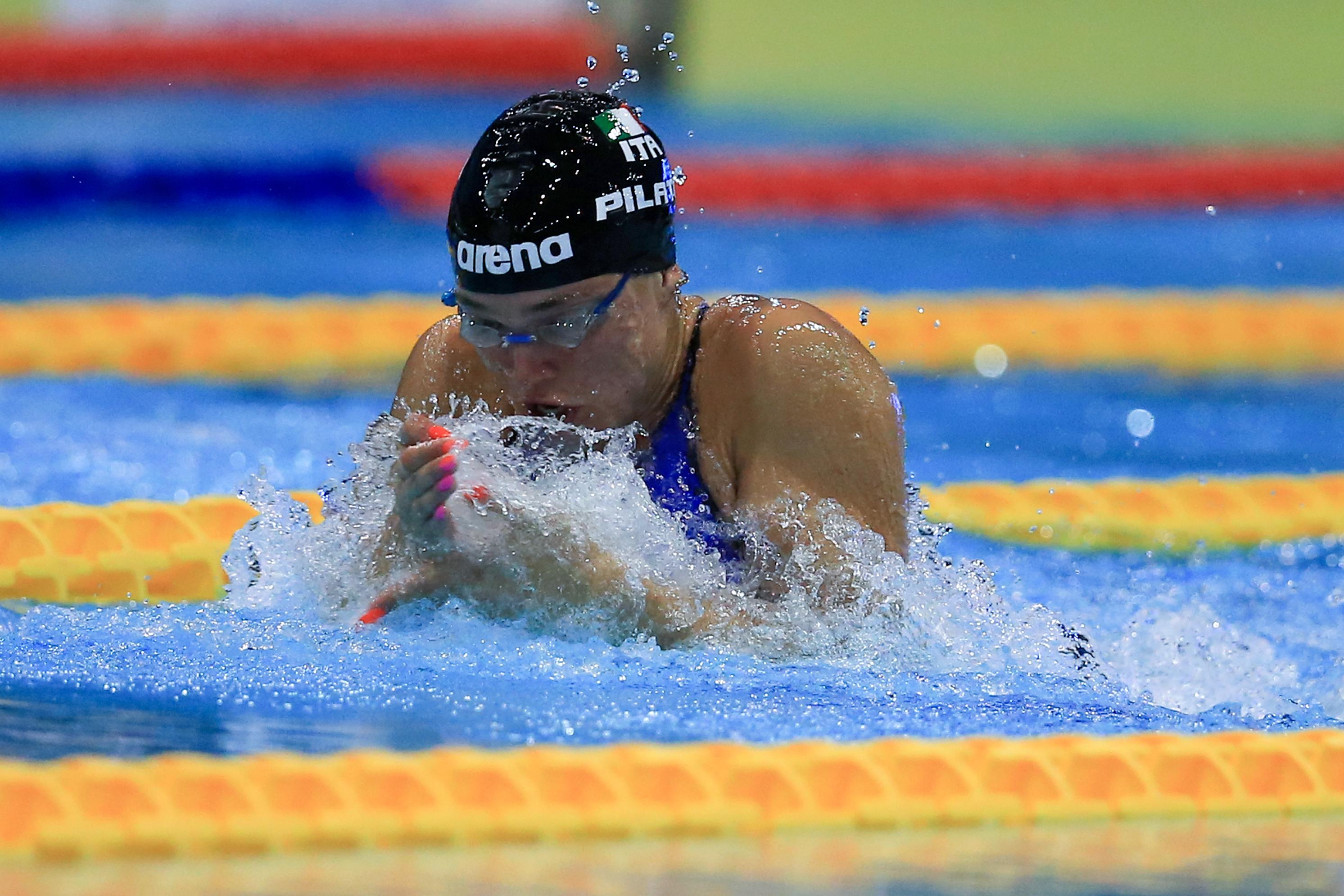 Europei nuoto, Pilato record del mondo nei 50 rana