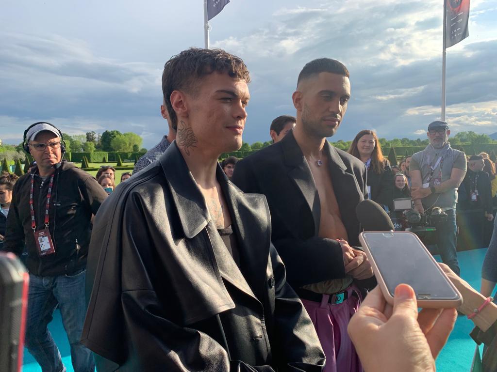 Eurovision 2022, Mahmood e Blanco chiudono sfilata tra ovazioni fan