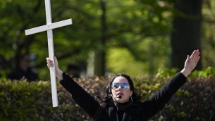 Eurovision 2024, a Malmo bruciati Corano e bandiera palestinese