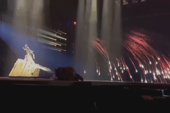 Eurovision 2024, incidente durante le prove: cantante cade - Video