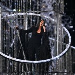 Eurovision, fischi alla cantante israeliana Yuval Rapahel: sventola bandiera palestinese