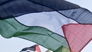 Ex terrorista in piazza per Palestina: "Israele fa guerra, non pretenda la pace"