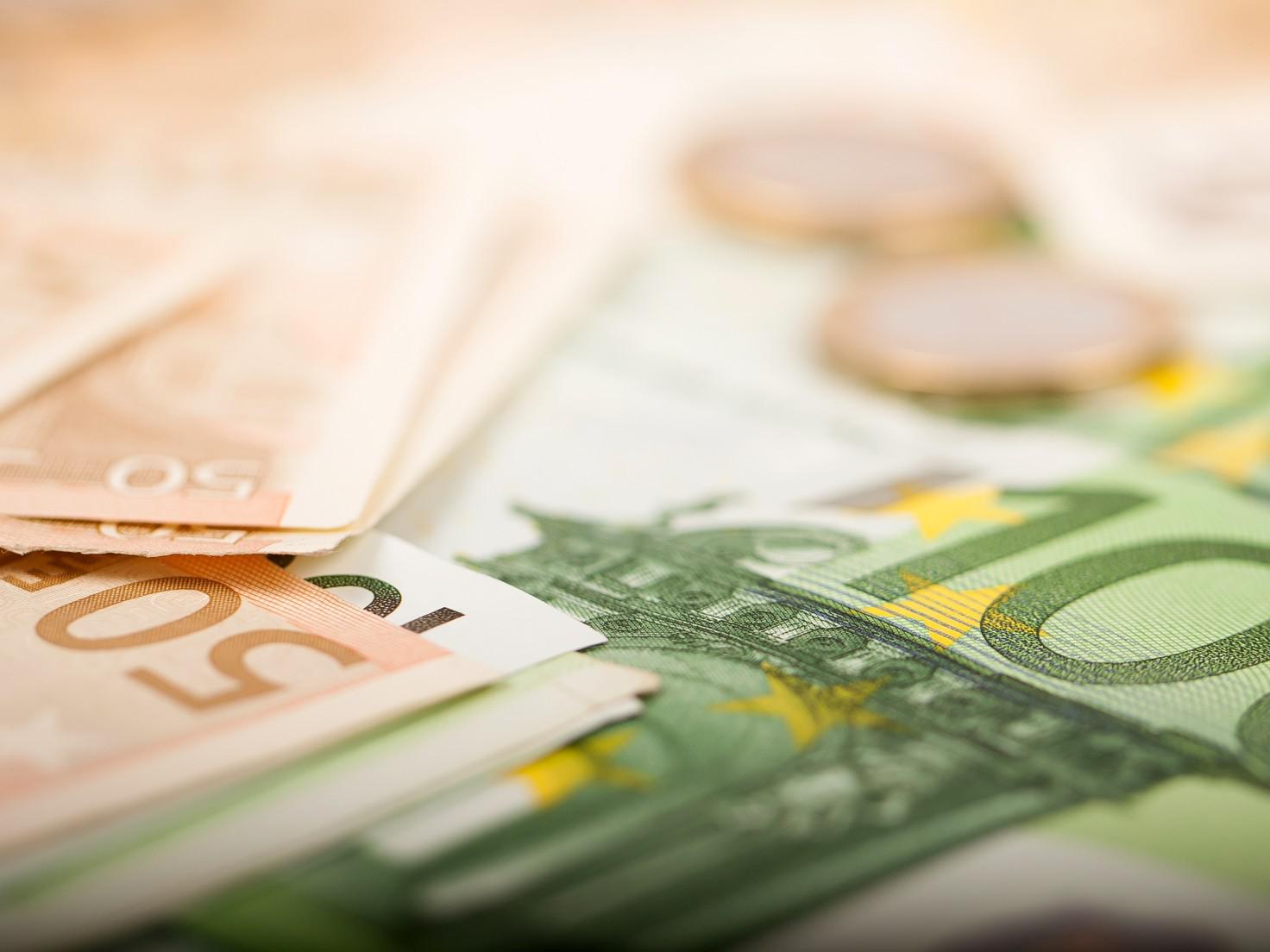 Extraprofitti banche, la tassa cambia