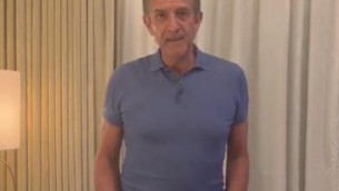 Ezio Greggio, appello alla mamma di Enea: "Torna, ti aiuteremo"