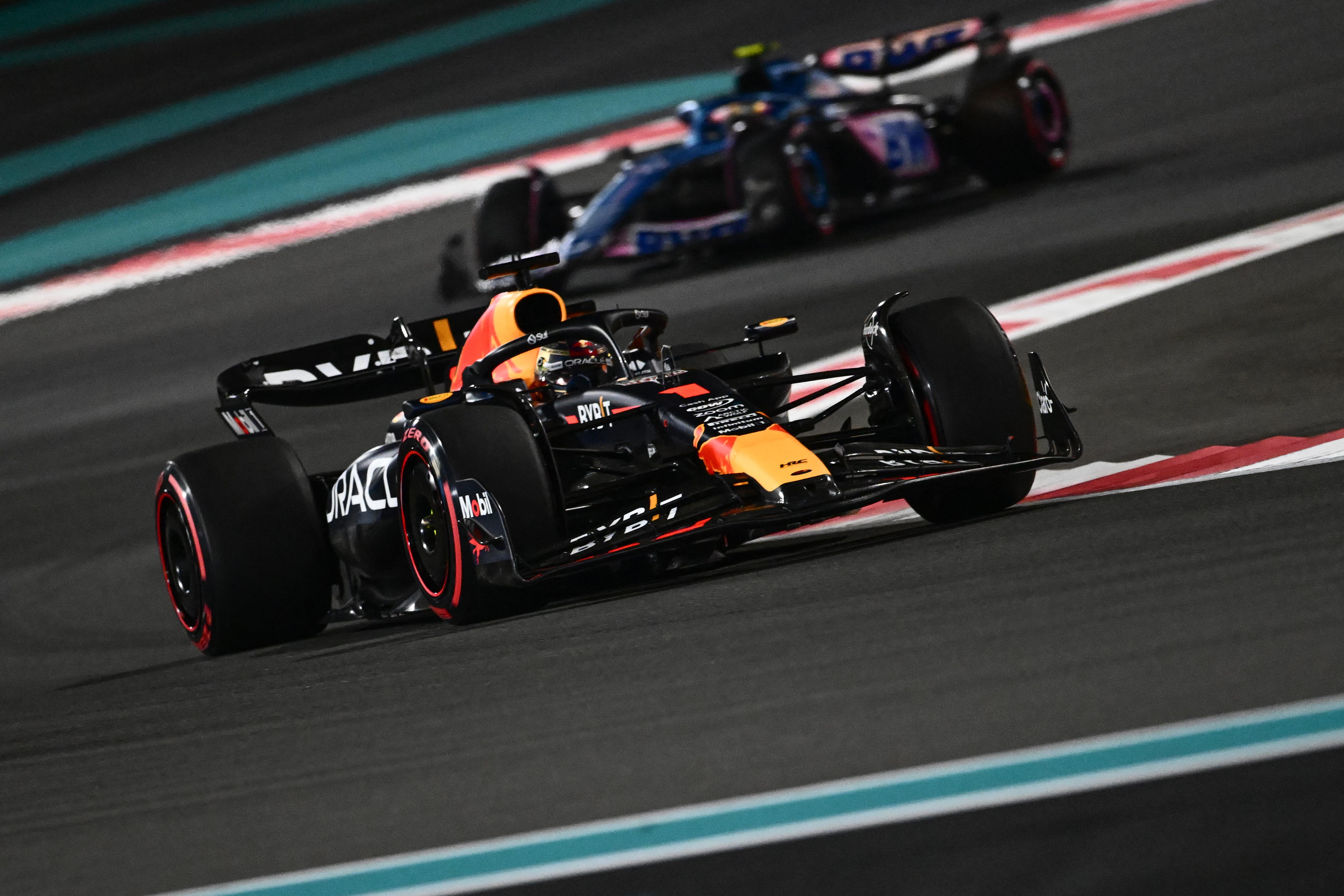 F1 Gp Abu Dhabi, Verstappen vince ultimo atto: secondo Leclerc