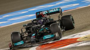 F1 Gp Bahrain, Hamilton trionfa