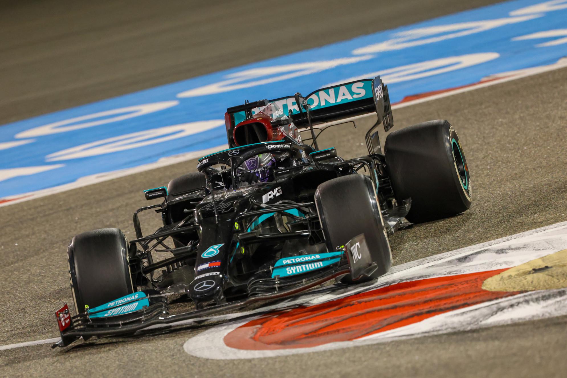 F1 Gp Bahrain, Hamilton trionfa