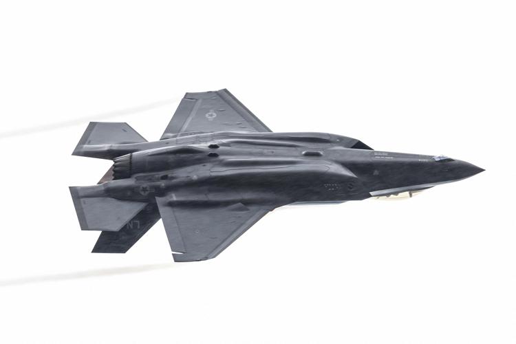 F35 italiani intercettano due caccia russi in spazio aereo Nato