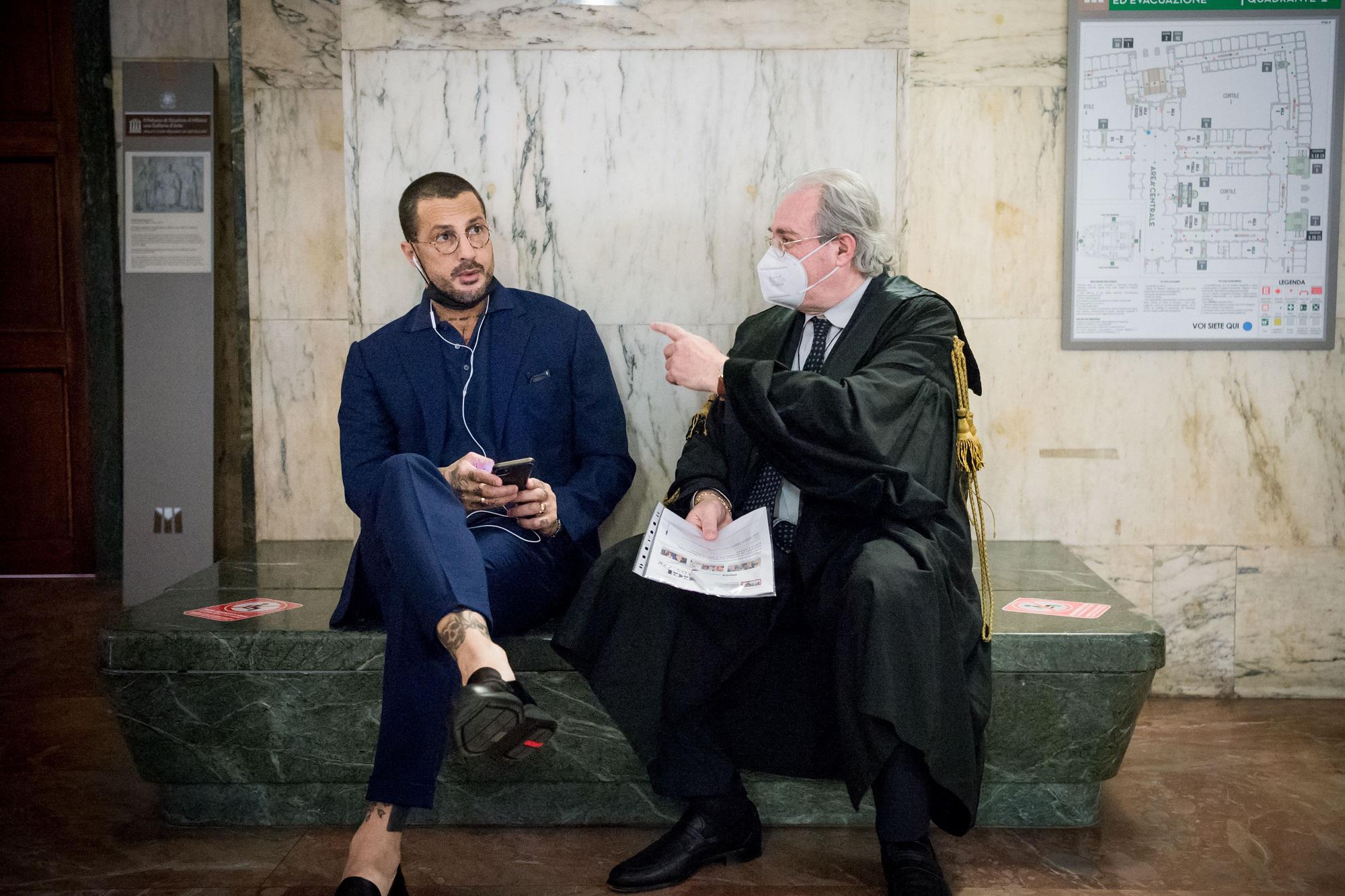 Fabrizio Corona ai domiciliari per un anno: "Deve curarsi"