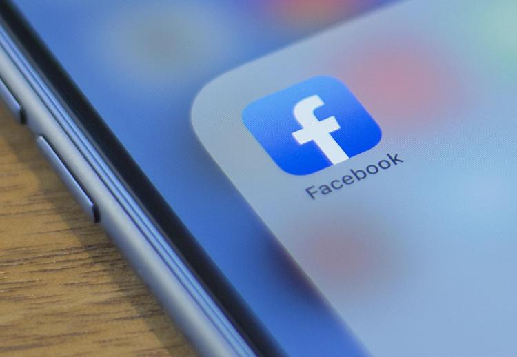 Facebook a pagamento, si parte: sugli smartphone arriva il messaggio 'scegli'