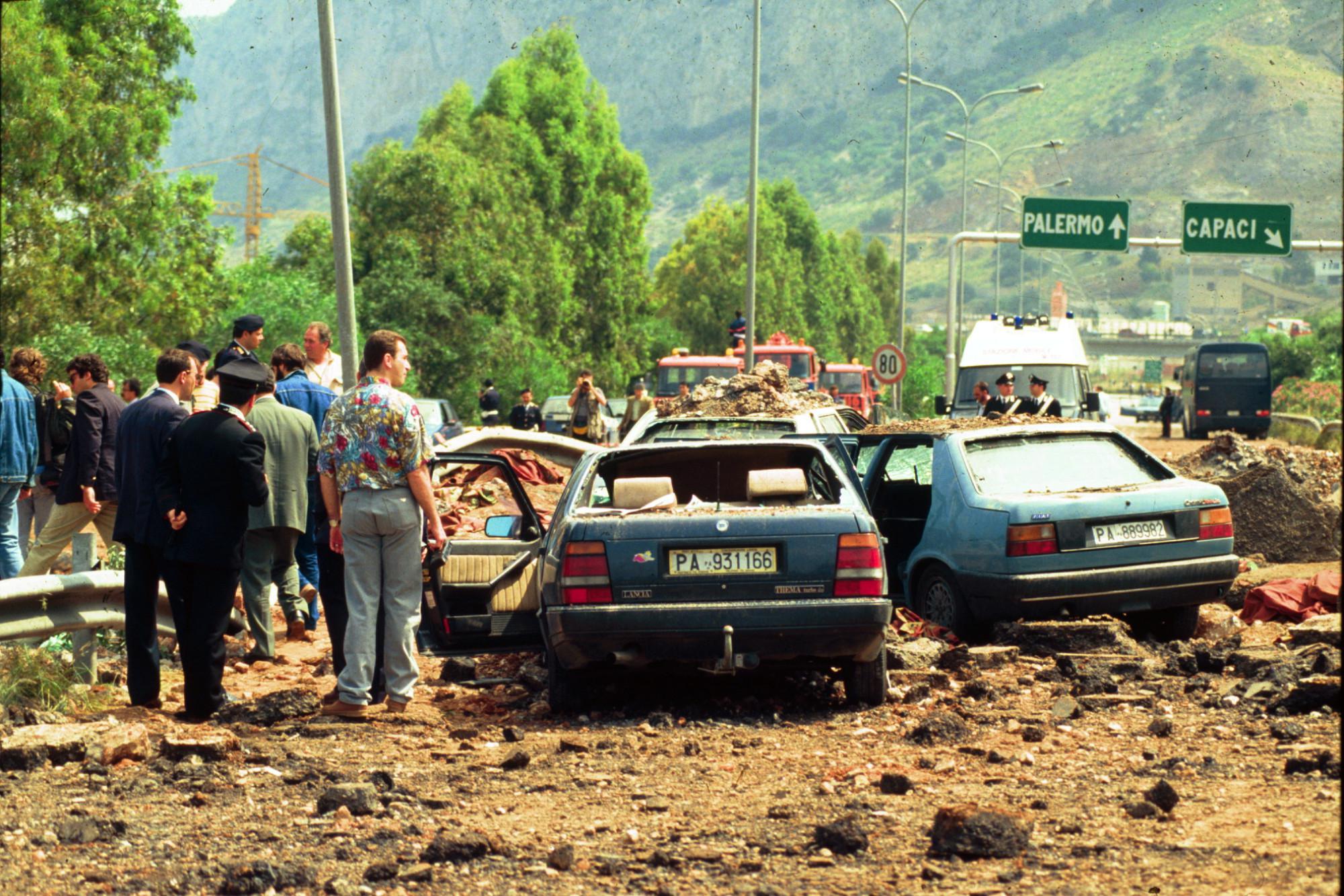 Falcone, a 30 anni da strage di Capaci zone d'ombra e misteri