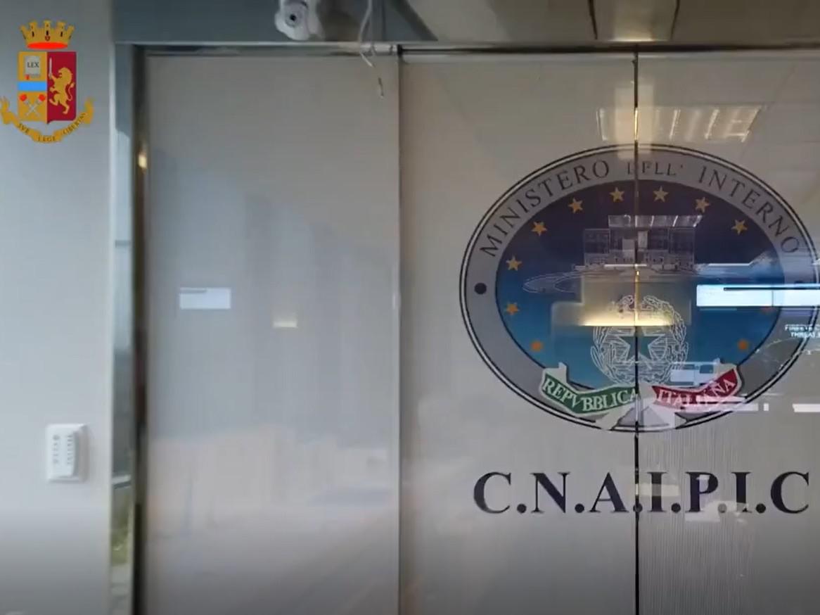 Falsi green pass, operazione della polizia contro commercio online