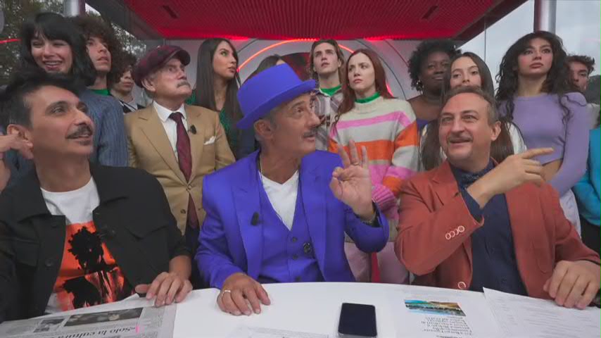 Favino diventa Leopardi al semaforo, colpa di Fiorello - Video