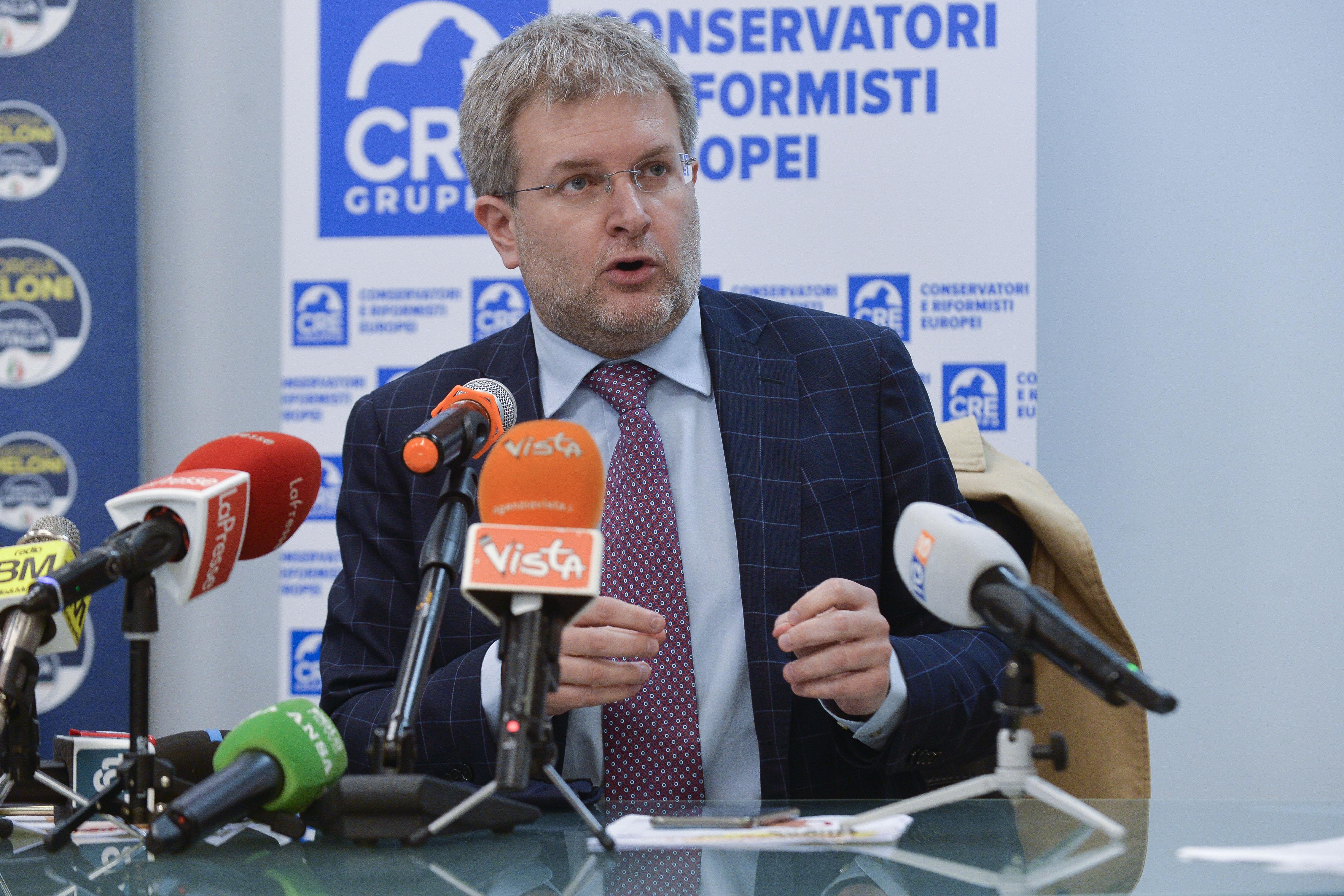Fdi, Fidanza si autosospende: "Mai presi finanziamenti irregolari"