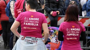 Fecondazione, Consulta: "Entrambe le madri possono riconoscere figlio alla nascita"