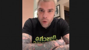 Fedez rompe silenzio social: "Inchiesta tv per scoprire se sono gay..