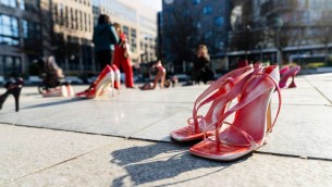 Femminicidio, ergastolo a chi uccide una donna: la bozza del Ddl