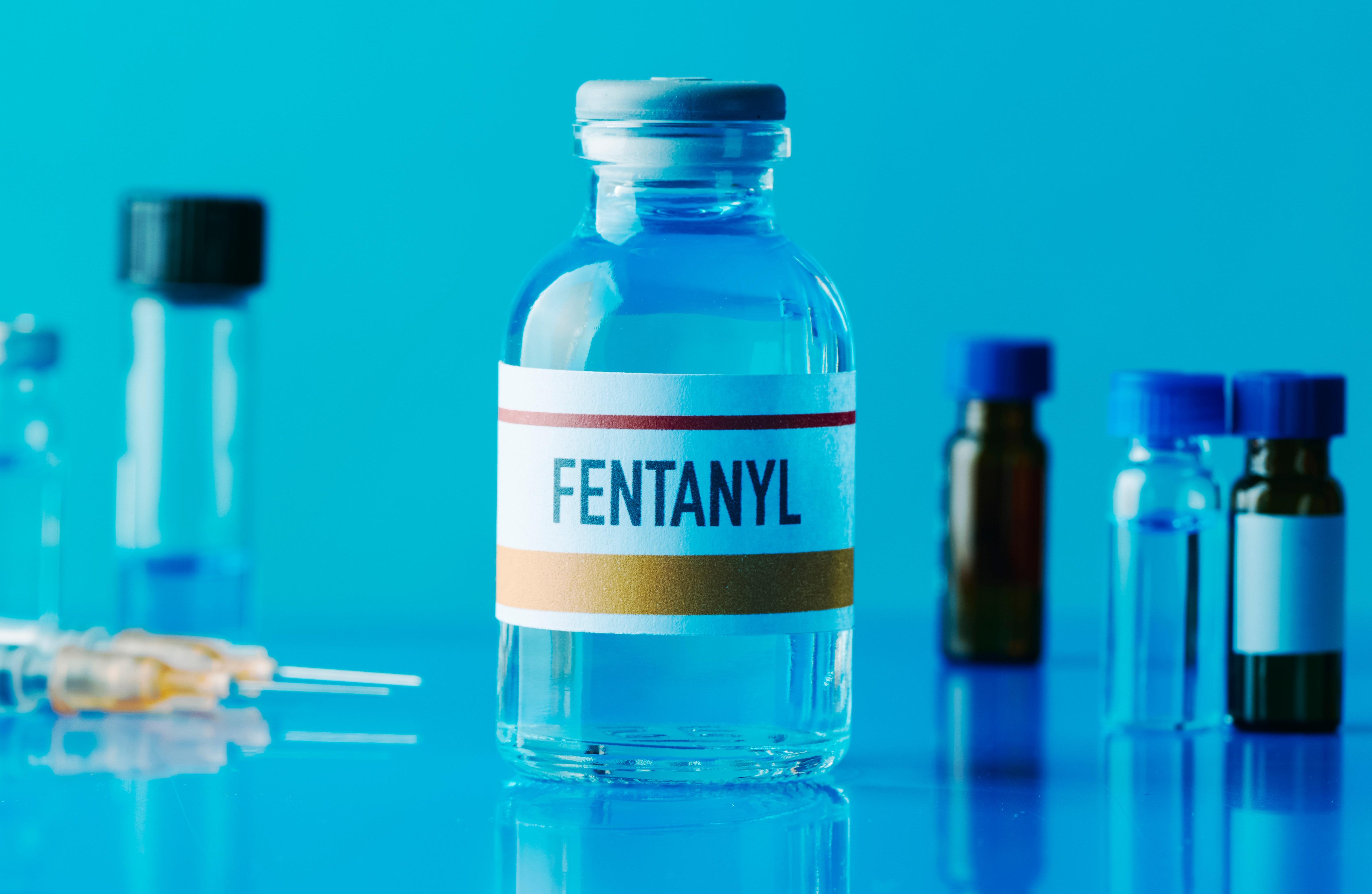 Fentanyl, cresce l'allarme: gli effetti dell'analgesico a rischio abuso e dipendenza