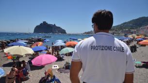 Ferragosto e covid, regole: dalla mascherina al divieto di falò