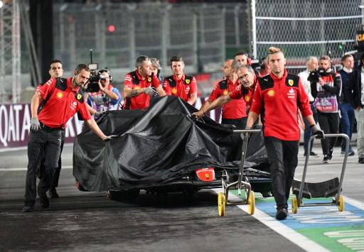 Ferrari di Sainz distrutta da un tombino a Las Vegas: "Inaccettabile"