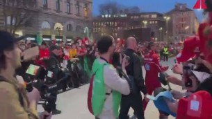 Ferrari, festa spettacolo a Milano con Hamilton e Leclerc - Video
