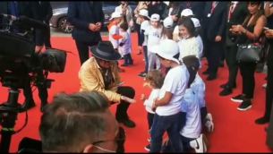 Festa Cinema Roma, Depp e il siparietto con i bimbi di 'Puffins' - Video