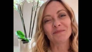Festa della mamma, il messaggio di Meloni: "Essere madre sfida più straordinaria"