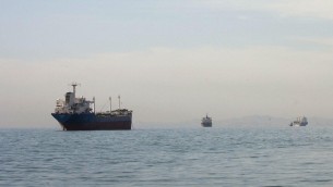Finlandia, cavo sottomarino danneggiato da petroliera: sospetti su flotta fantasma Russia