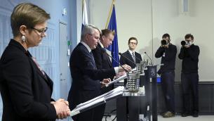 Finlandia discute adesione Nato, Russia rafforza militari al confine