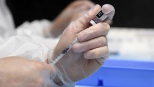 Finti vaccini per ottenere Green pass, arrestato medico di Ascoli Piceno