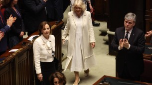 Fiona Clare, la stilista che ha reso 'regina' queen Camilla