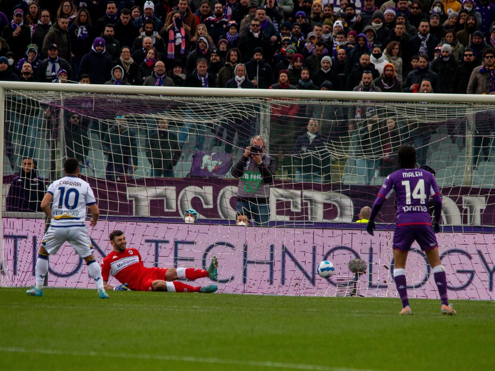 Fiorentina-Verona 1-1, gol di Piatek e Caprari
