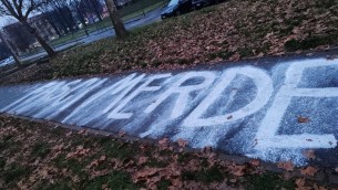 Foibe, a Torino insulti scritti a vernice davanti a targa in memoria dell'esodo istriano