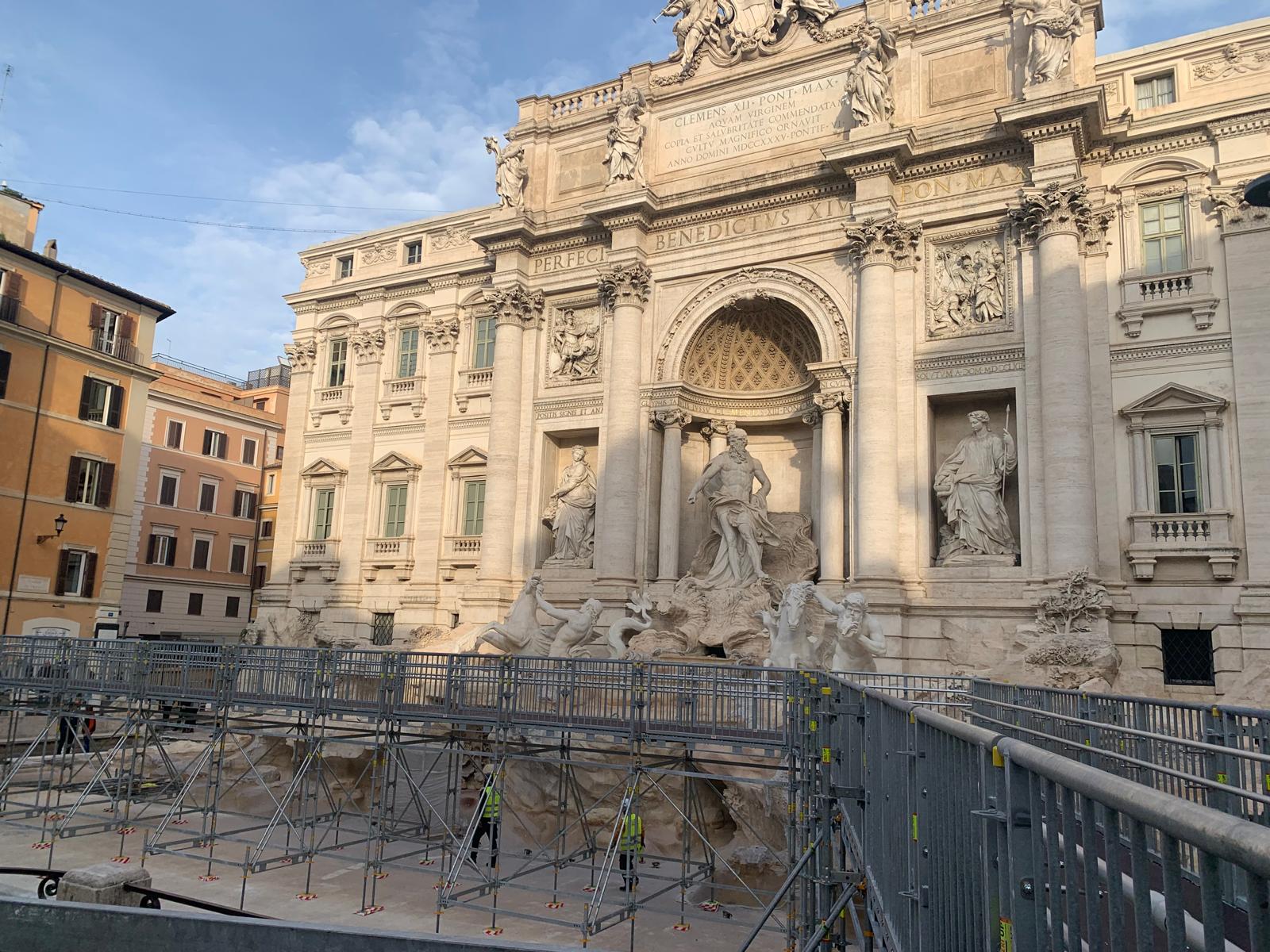 Fontana di Trevi, Gualtieri inaugura passerella: "Biglietto? Valuteremo"