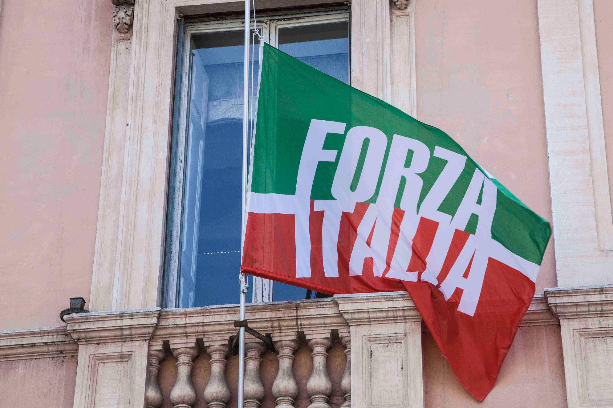 Forza Italia, messaggio a Salvini: "Noi incompatibili con alleati Lega in Europa"