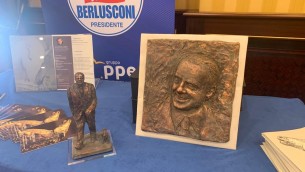 Forza Italia Paestum, per Berlusconi-Day foto e statuine ma niente ologramma