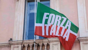 Forza Italia, stretta sui morosi azzurri: chi non paga decade da incarichi