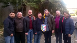 Foto di gruppo con Ferrini (il terzo, da destra)