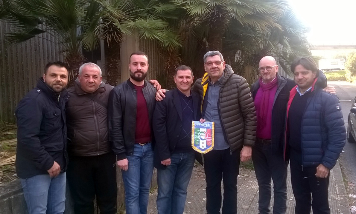 Foto di gruppo con Ferrini (il terzo, da destra)