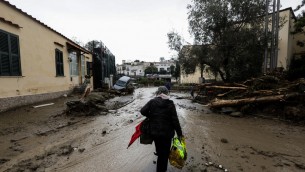 Frana Ischia, ancora una notte fuori casa per gli sfollati