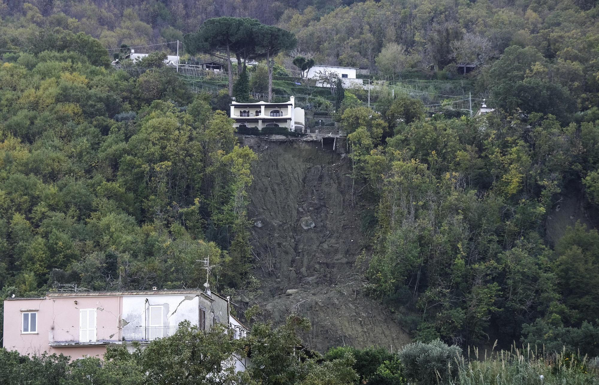 Frana Ischia, Musumeci: "Abusivismo tema non più eludibile"