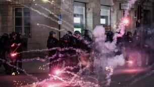 Francia, 240 manifestazioni contro riforma pensioni
