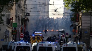 Francia, 27enne morto a Marsiglia: forse ucciso da 'flash ball' sparato da polizia
