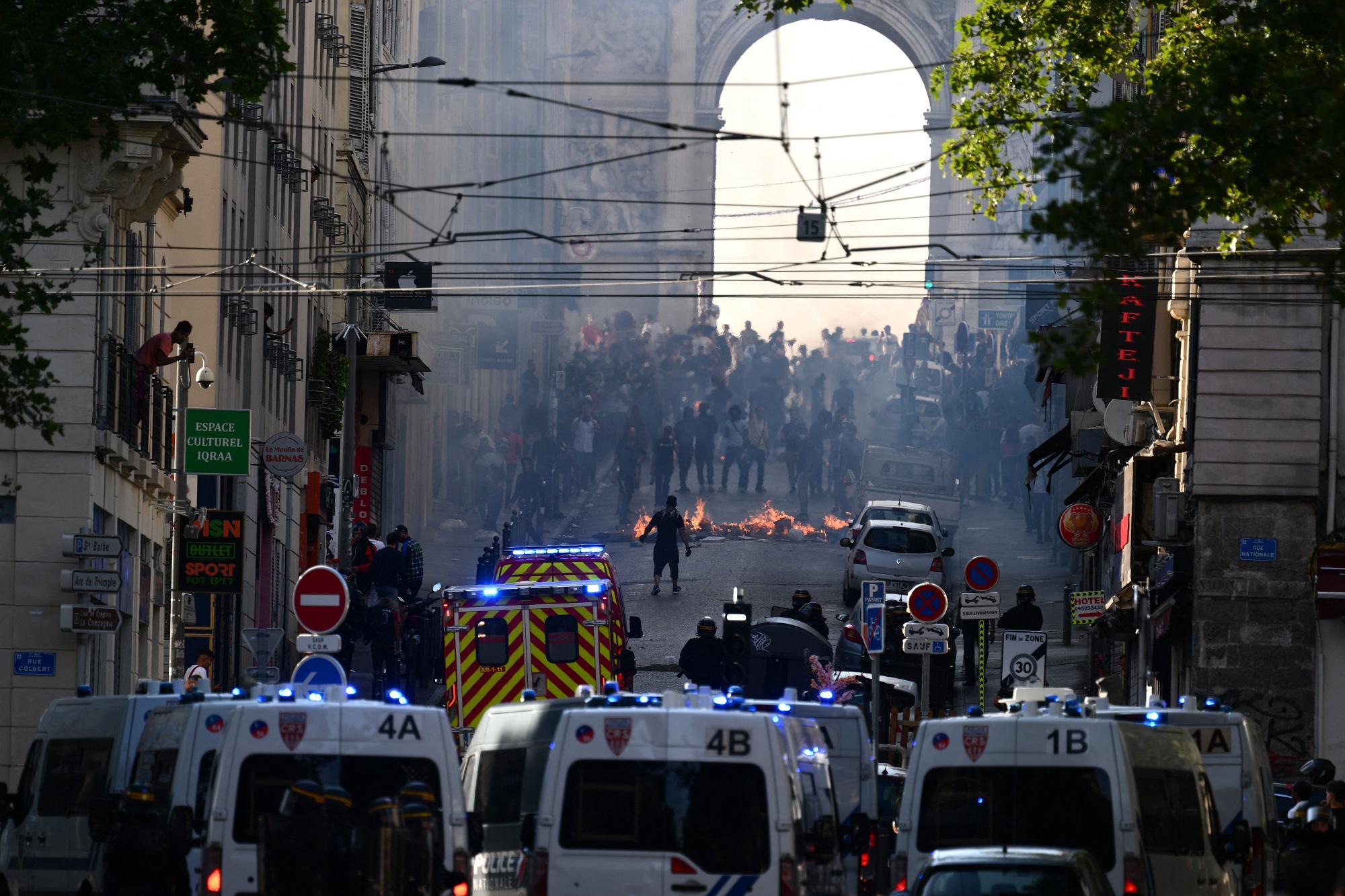Francia, 27enne morto a Marsiglia: forse ucciso da 'flash ball' sparato da polizia