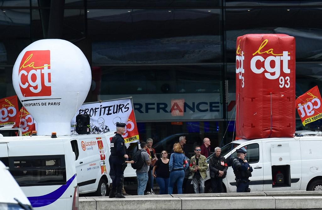 Francia, aeroporto Parigi in tilt: bloccato un bagaglio su due